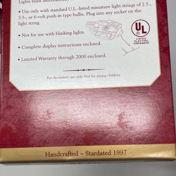 HALLMARK STAR TREK 1997 USS U.S.S. DEFIANT MAGIC KEEPSAKE CHRISTMAS ORNAMENT - Picture 5 of 6